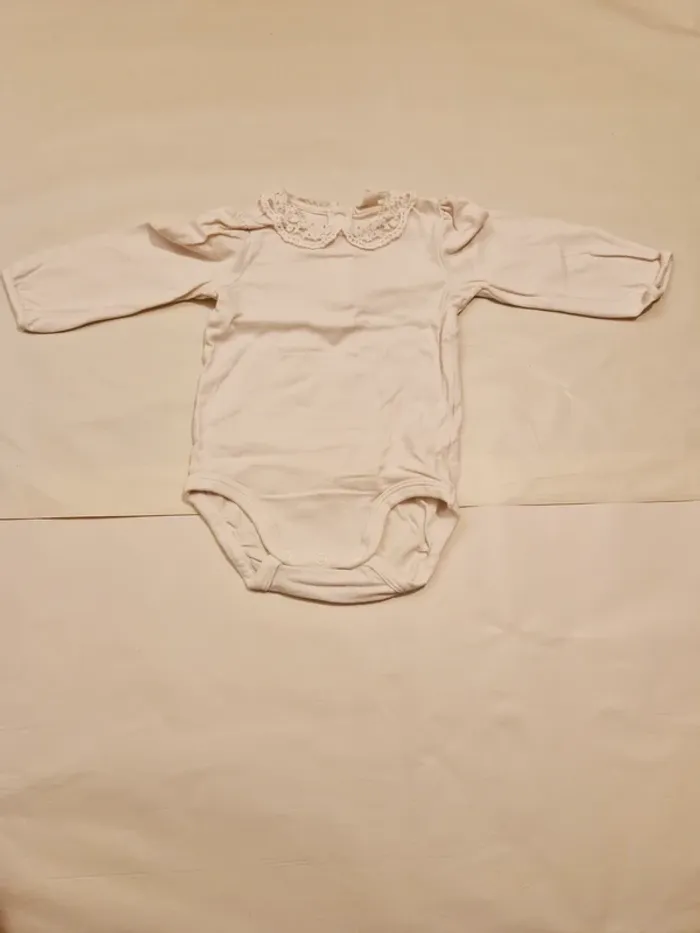 Lot 4 bodies manches longues fille 9 mois - photo numéro 4