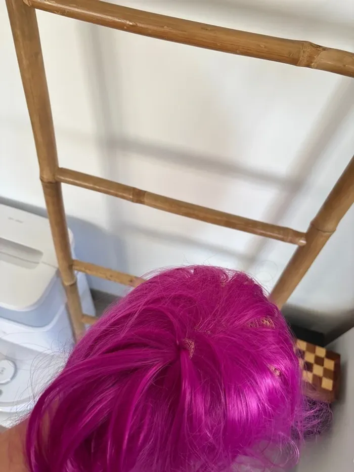 Perruque rose avec frange - photo numéro 7