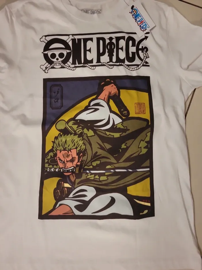 Tee shirt One Piece taille S - photo numéro 2