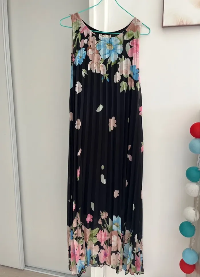 Robe d’été longue noire/multicolore T40/42 très bon état