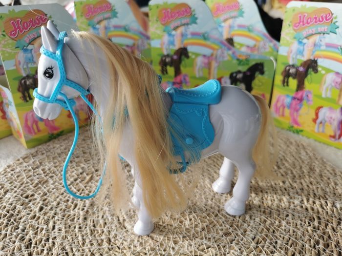 6 chevaux à coiffer avec peignes et pinces - photo numéro 2