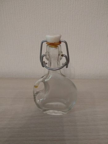 Mini bouteille en verre transparent 