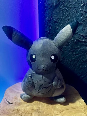 Peluche Pikachu Pokémon – édition sombre / noir