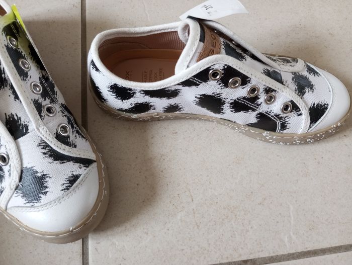 Chaussures Geox neuve pointure 31 - photo numéro 4