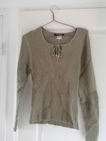 Pull kaki porté une ou deux fois comme neuf taille 36/38