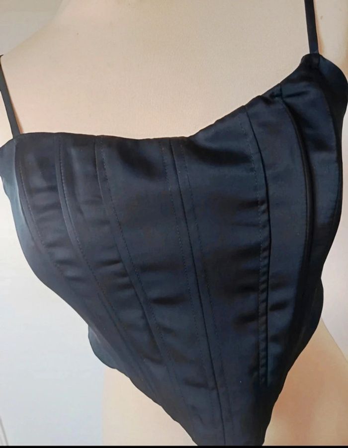 💎crop top femme haut corset noir satiné bustier armature bretelle fine réglable taille M 38 Bershka - photo numéro 3