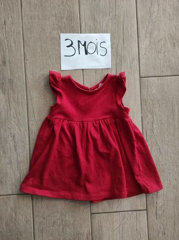 Robe rouge fluide sans manches 3 mois