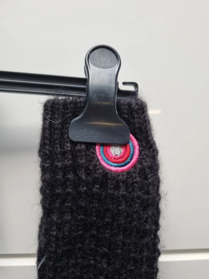 Moufles Desigual noir porté - photo numéro 2