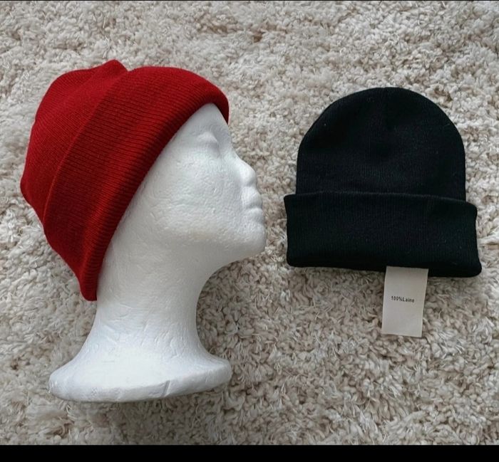 2 bonnets milano en 100% laine (1 rouge et 1 noir)