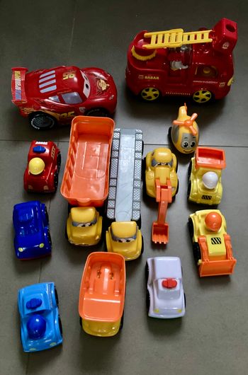 Lot de voitures, camions, hélicoptère et autres