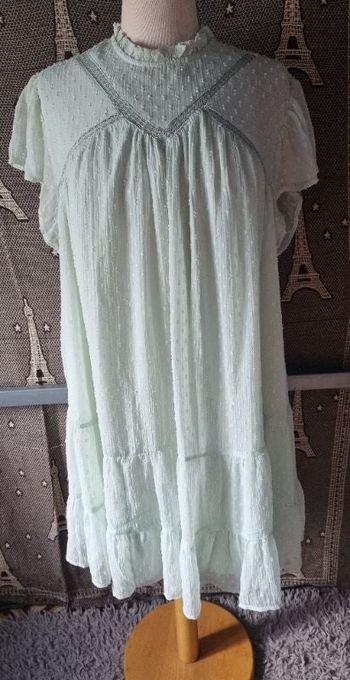 Robe légère en voile avec plumetis vert pâle taille L