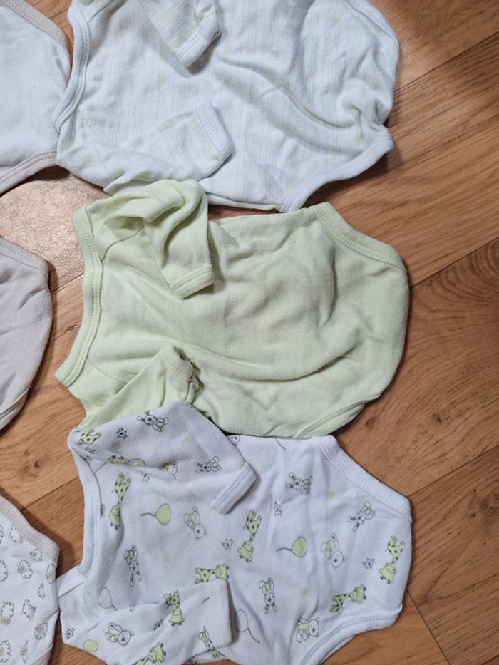 Lot de 6 bodies taille 0mois - photo numéro 9