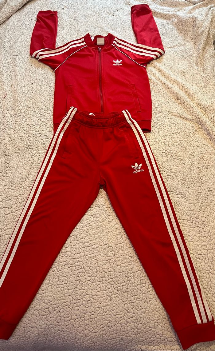 Ensemble jogging adidas rouge et blanc