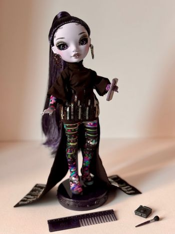 Reina shadow High Rainbow High 