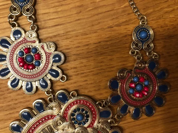 Collier doré avec pierres - photo numéro 4