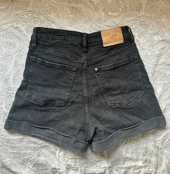 Short en jean noir - photo numéro 4