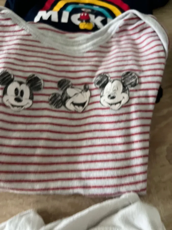 Lot de 3 bodies dont 2 Disney 9 mois manche courte - photo numéro 2