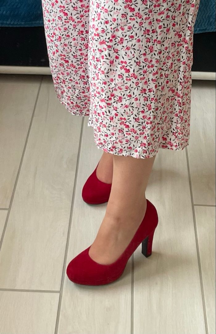 Chaussures à talons velours rouges - photo numéro 2