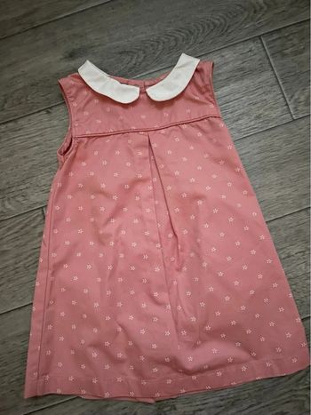 Robe rose fleurs blanches, col claudine. kiabi 18 mois