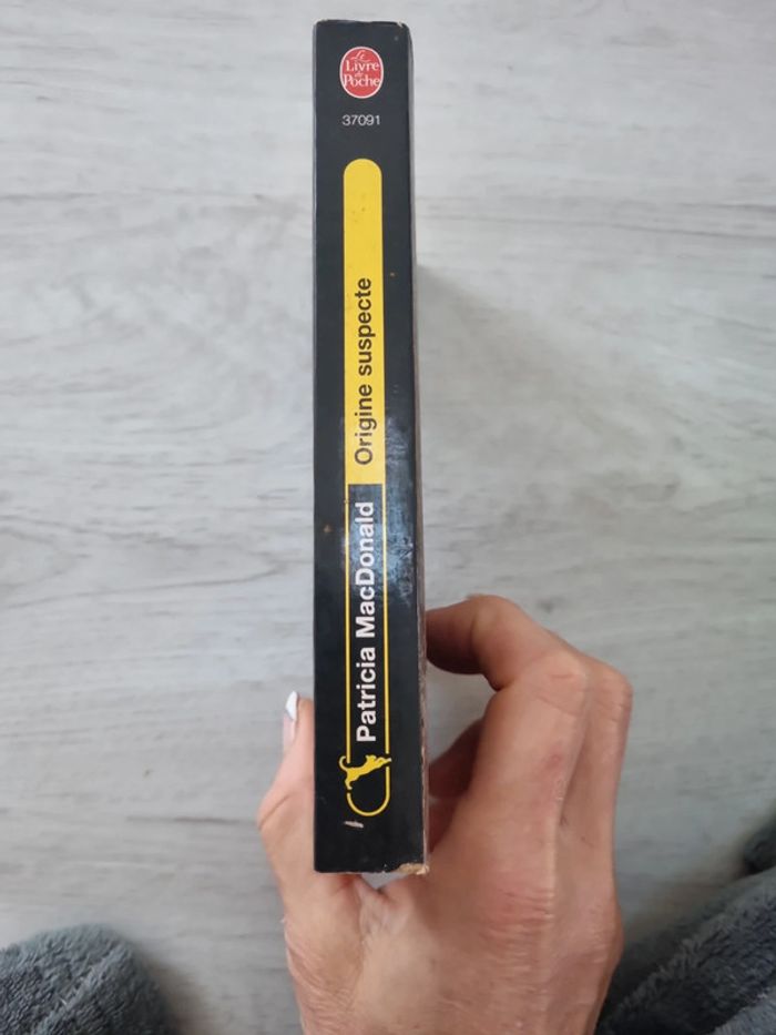 Origine suspecte - photo numéro 3