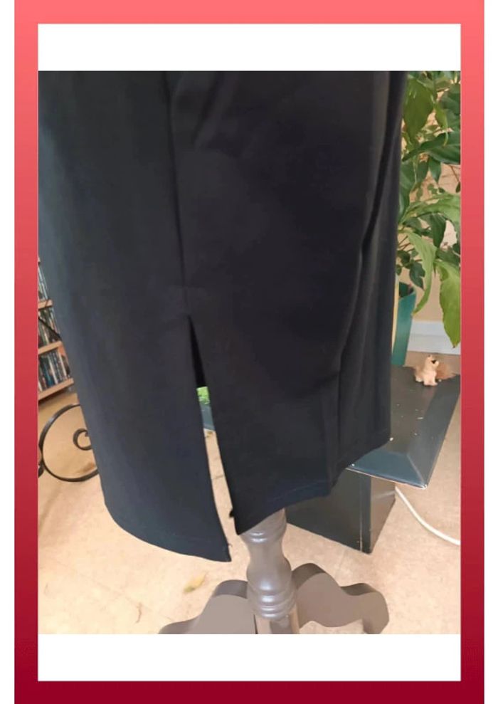 Robe noire et dentelle - photo numéro 7