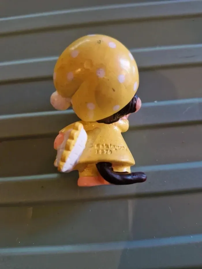 Figurine kiki endormi jaune vintage 1979 - photo numéro 3