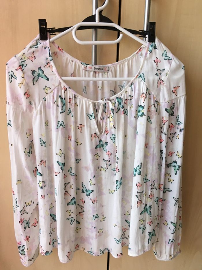 Jolie Blouse papillons Bershka T S - photo numéro 2