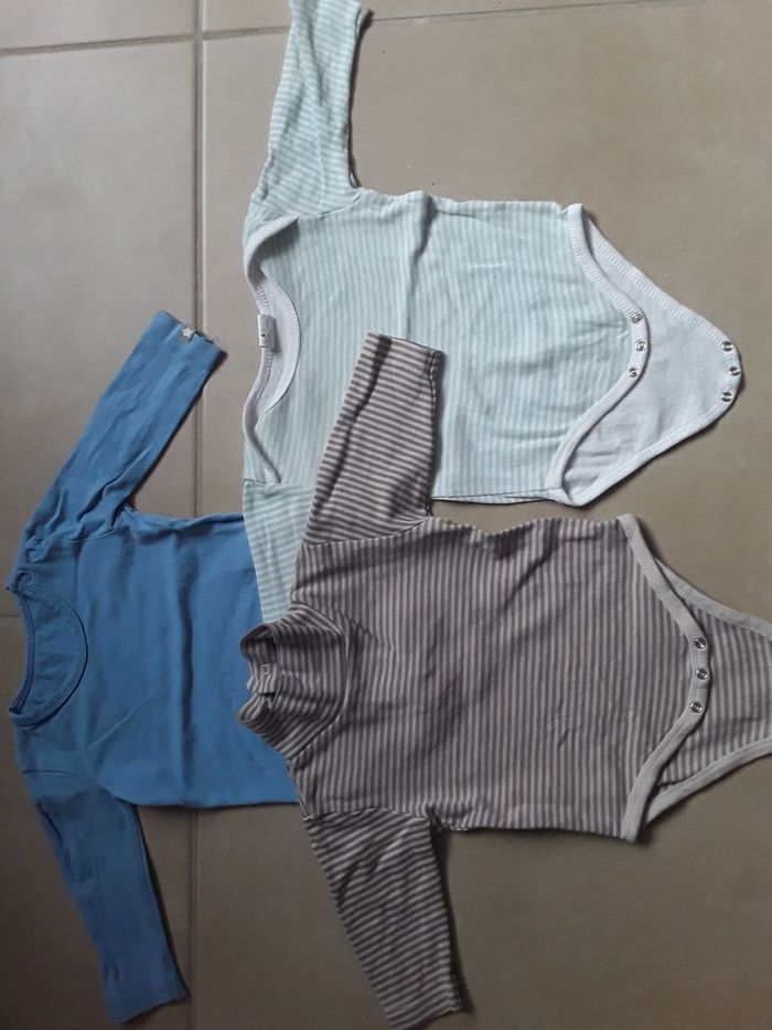 Lot 3 bodies garçon 6 mois TBE