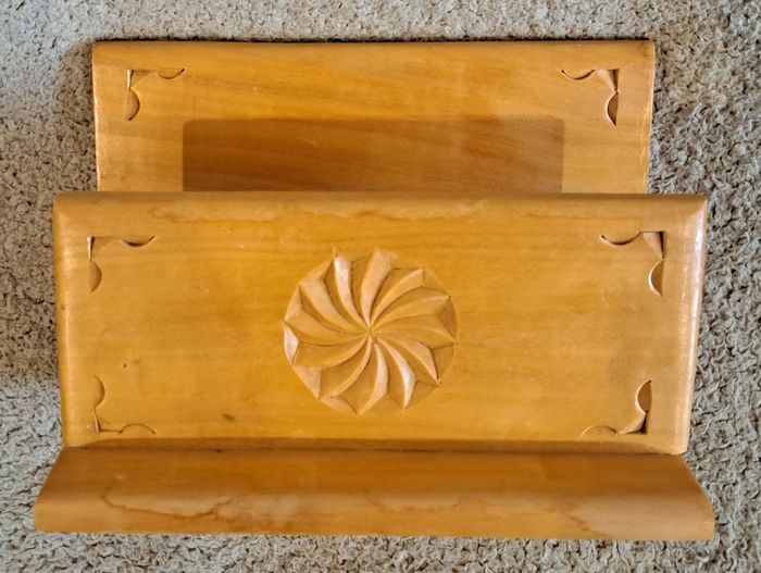 Porte revue ou courrier, en bois