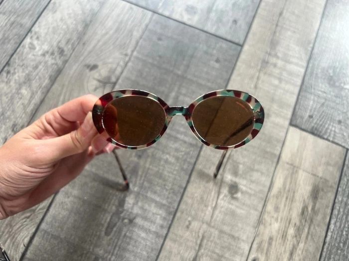 Lunette de soleil - photo numéro 3