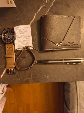 Coffret homme avec montre, bracelet, portefeuille et stylo