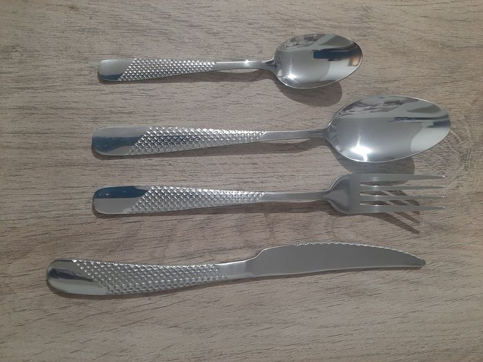 Set de  couvert 24 pièce neuf