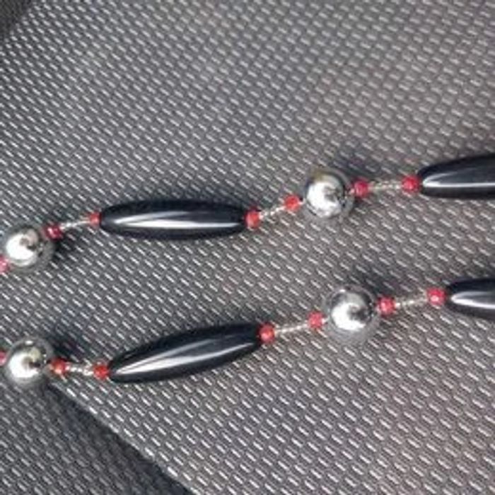 Collier fantaisie argenté, rouge et noir - photo numéro 3