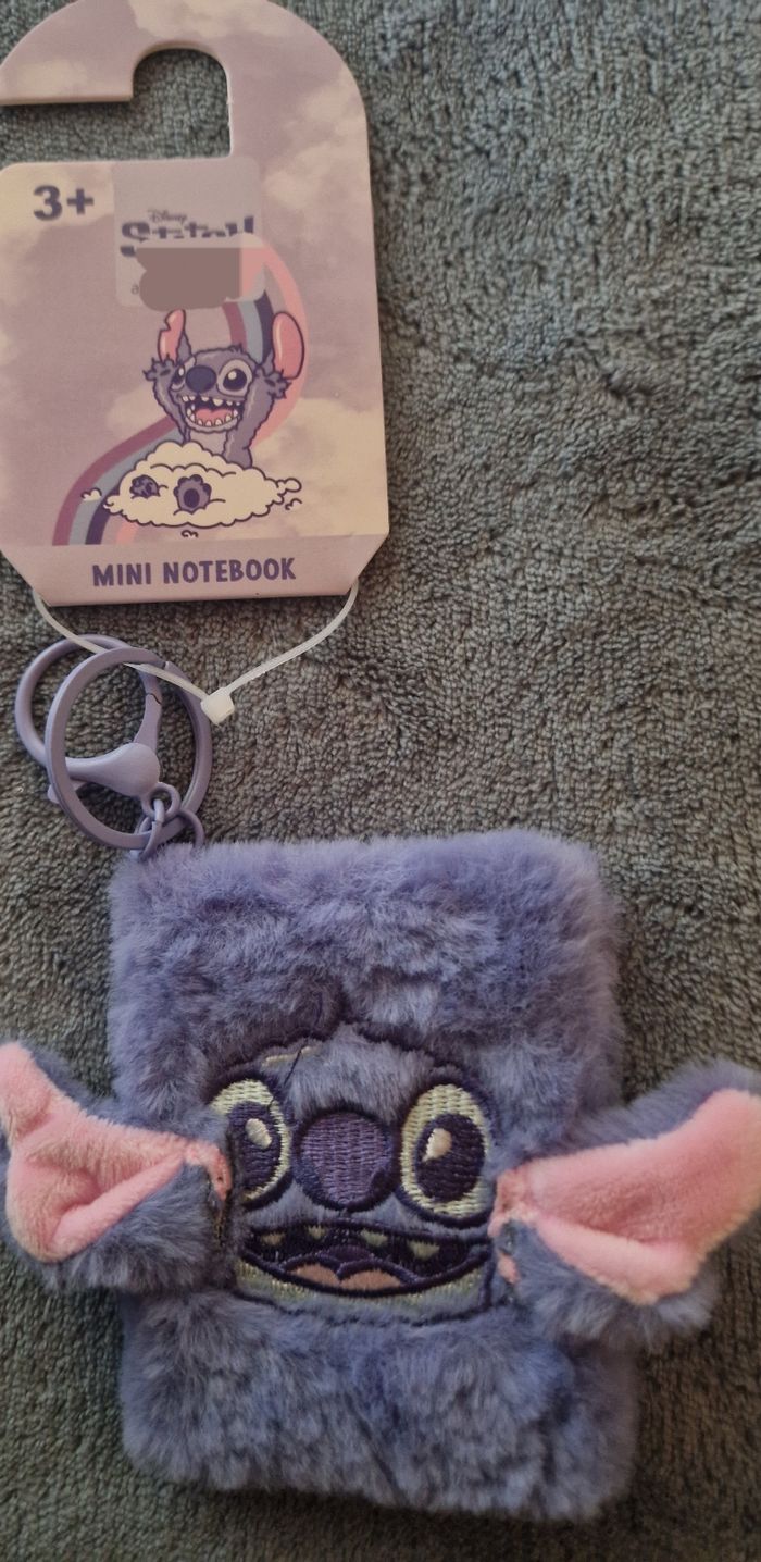 Porte clé avec mini notebook Stitch