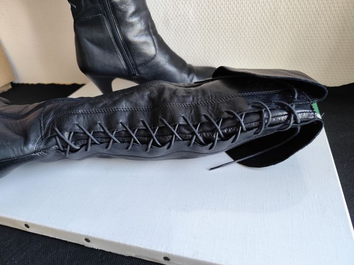 Bottes hautes cavalier ou cuissardes pointure 39 en cuir noir talon 7.5cm - photo numéro 7