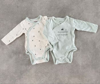 Lot de deux body manches longues.