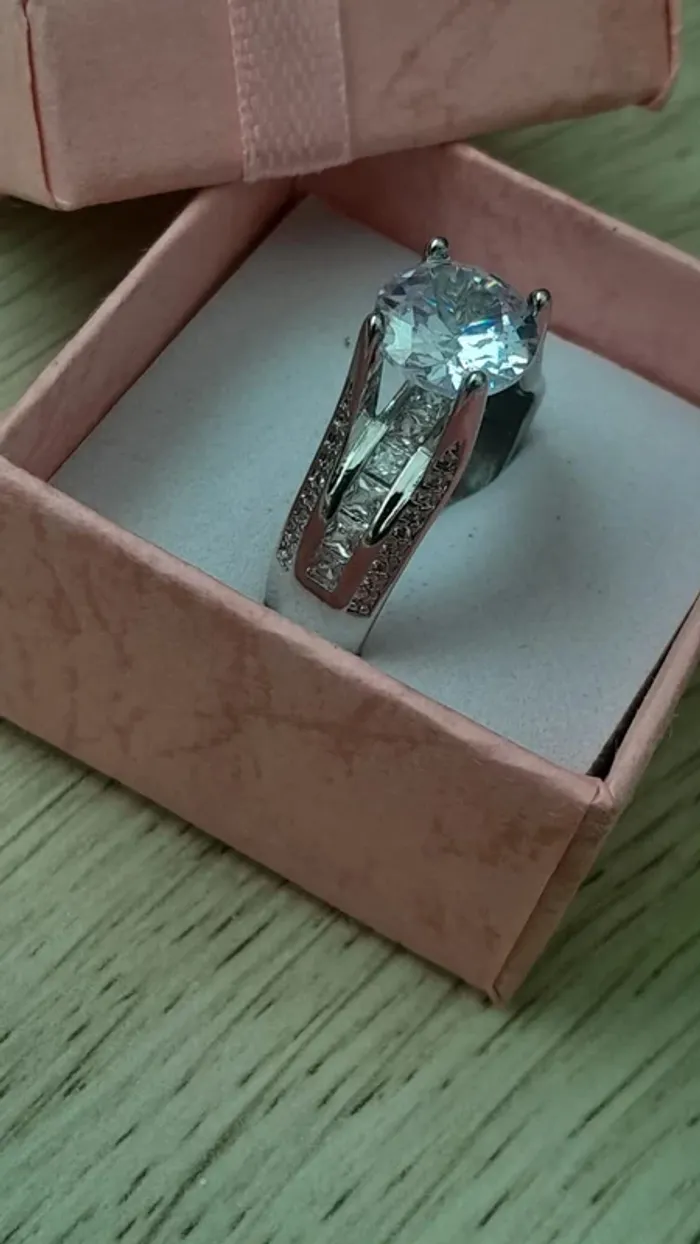 Magnifique Bague, pierre en cristal, strass, taille 58 - photo numéro 3