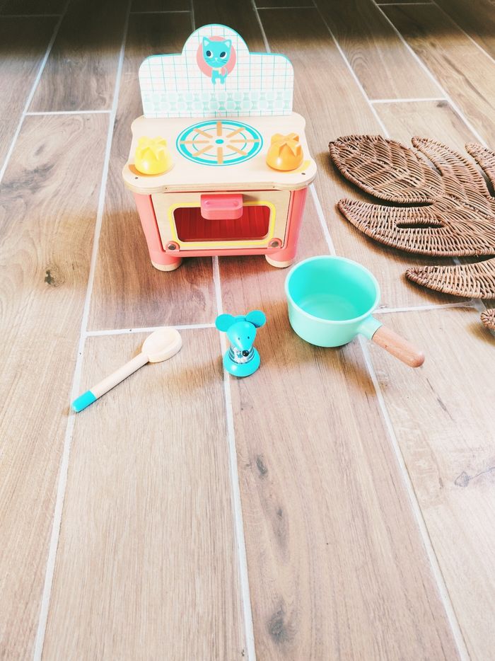 🍳Dinette four kitchenette en bois avec accessoires marque Djeco