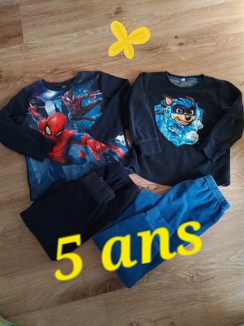 Pyjamas garçon 5 ans très bon état 
