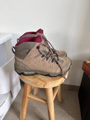 Chaussures de randonnée montantes Gore Tex taille 42