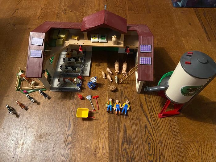 Ferme moderne playmobil avec silo