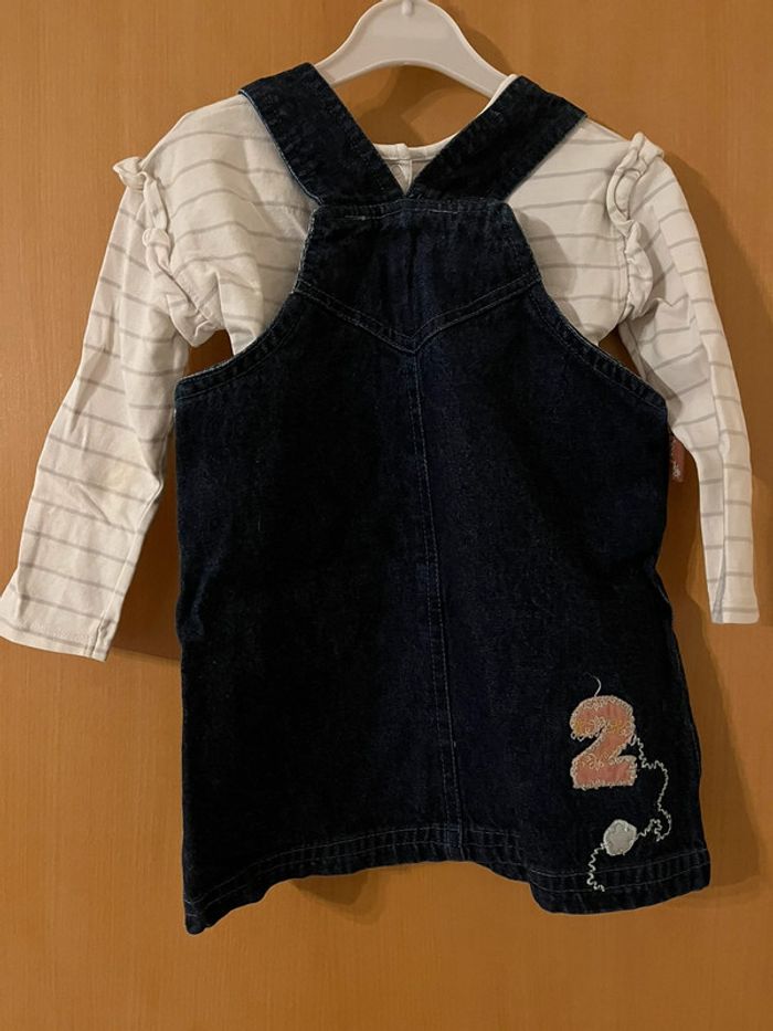 Robe en jeans « 2 » et tee shirt « petits cœurs » taille 2 ans - photo numéro 2