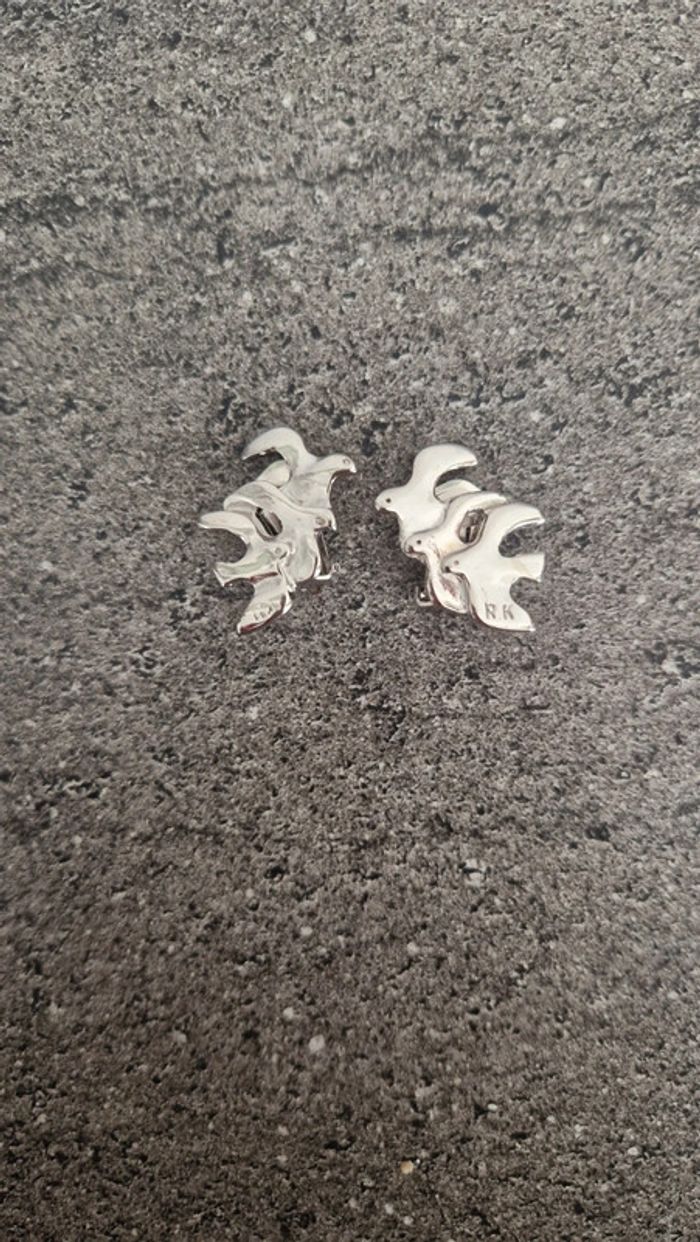 Boucles d'oreilles à pinces.