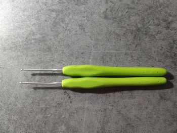 Lot de 2 crochets ergonomiques manche en silicone 2 mm