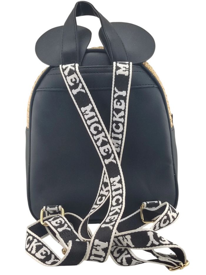 T-shirt Disney + short en jean Kiabi, taille 40 + sac à dos Disney - photo numéro 12