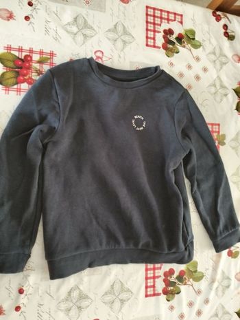Pull noir kiabi (5 ans) 108-113 cm 60% coton 40% polyester