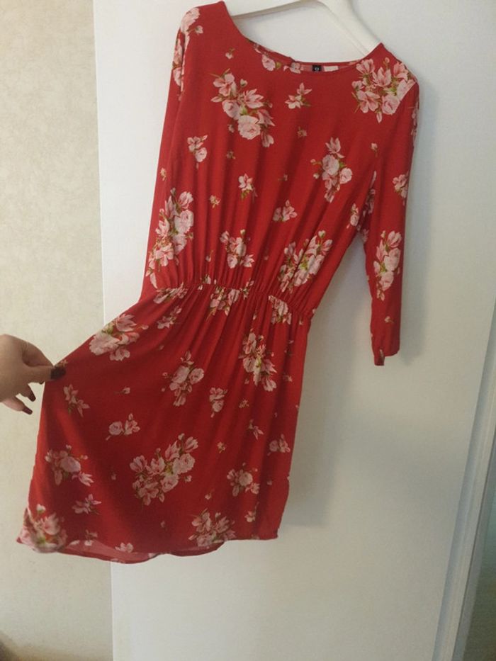 Jolie robe rouge fleurie 🌸 - photo numéro 5