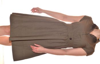 robe casual mi-longue kaki uni ajustée à la taille boutonnière manches courtes T36