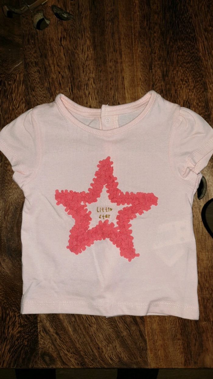 T-shirt manches courtes, neuf, 6 mois.