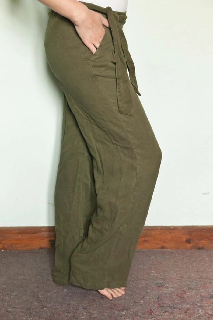 Pantalon large en tissu épais kaki